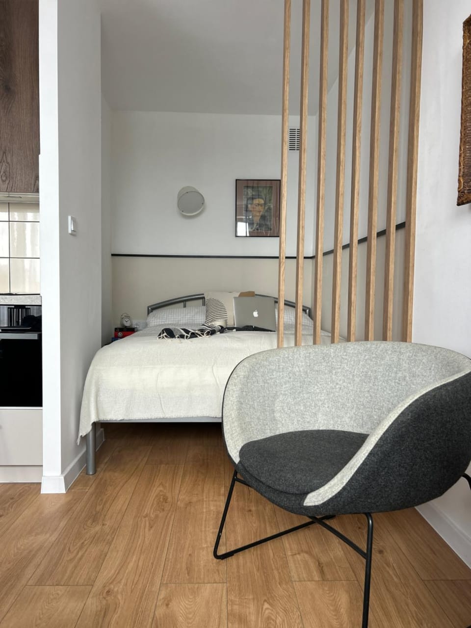 Bed, Seating area, Bedroom