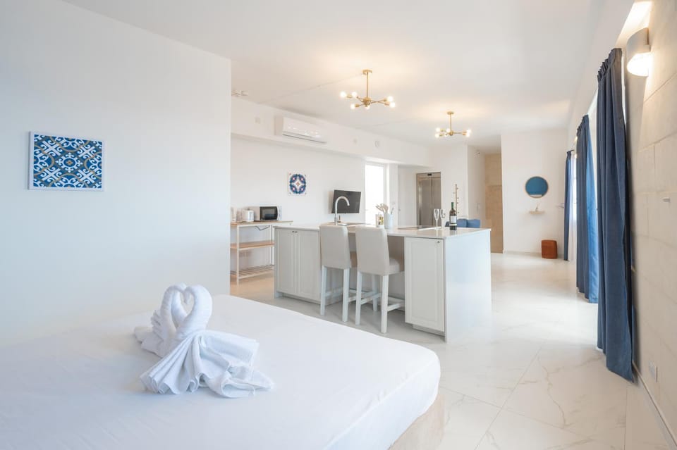 Bed, Bedroom, kitchen