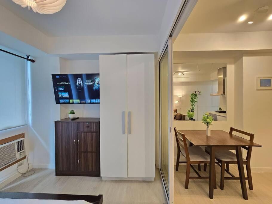 Citispace 1BR Condotel Suite at Azure Urban Resort Near Airport #AZ06A Apartment in Paranaque