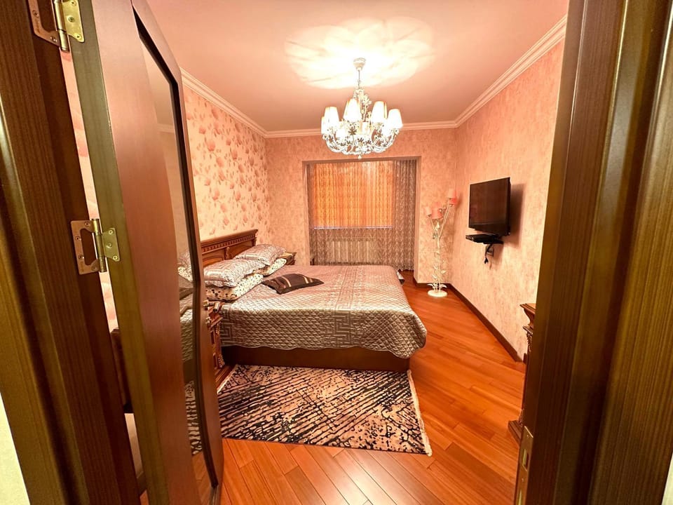 Bed, Bedroom, towels, wardrobe
