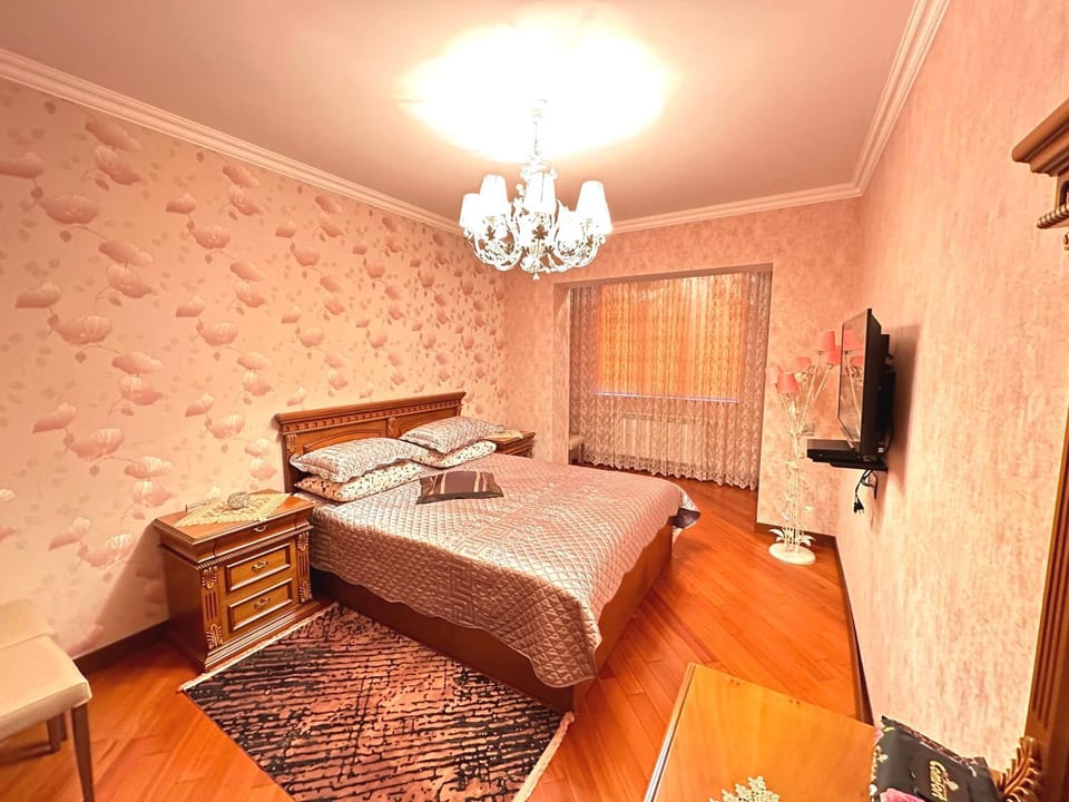 Bed, TV and multimedia, Bedroom