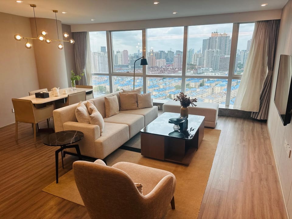 View (from property/room), View (from property/room), Living room, Seating area, Dining area