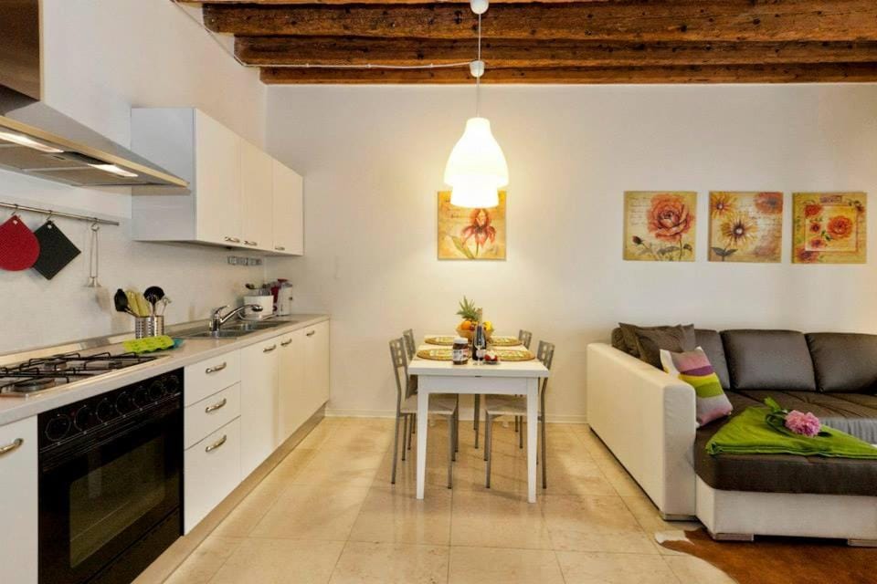 Kitchen or kitchenette, Living room