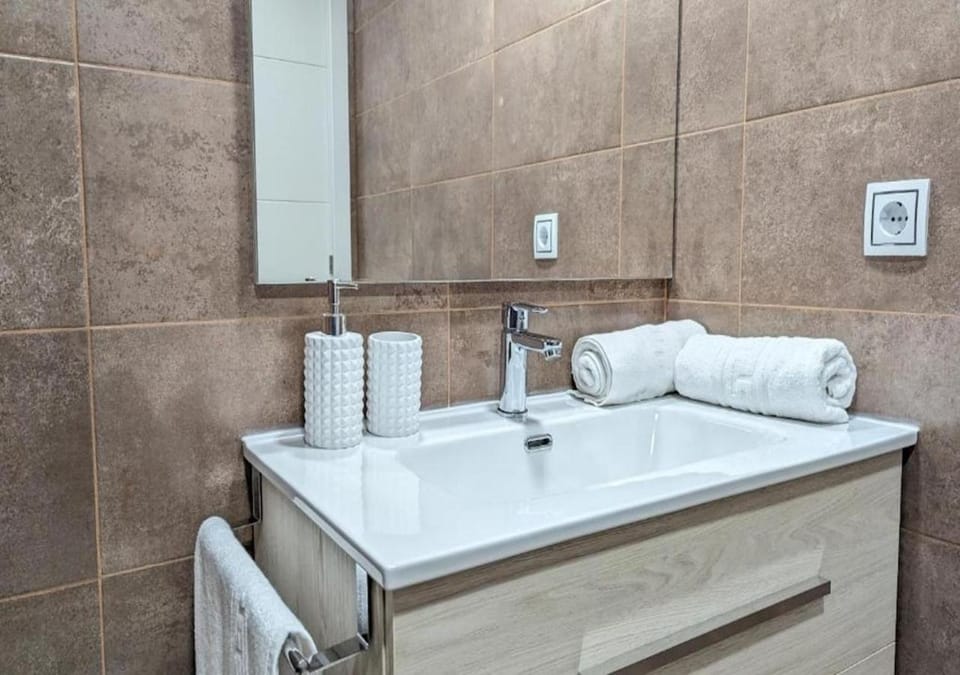 Bathroom, towels
