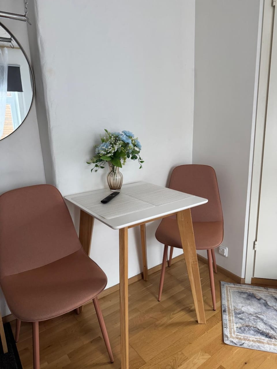 Kitchen or kitchenette, Food and drinks
