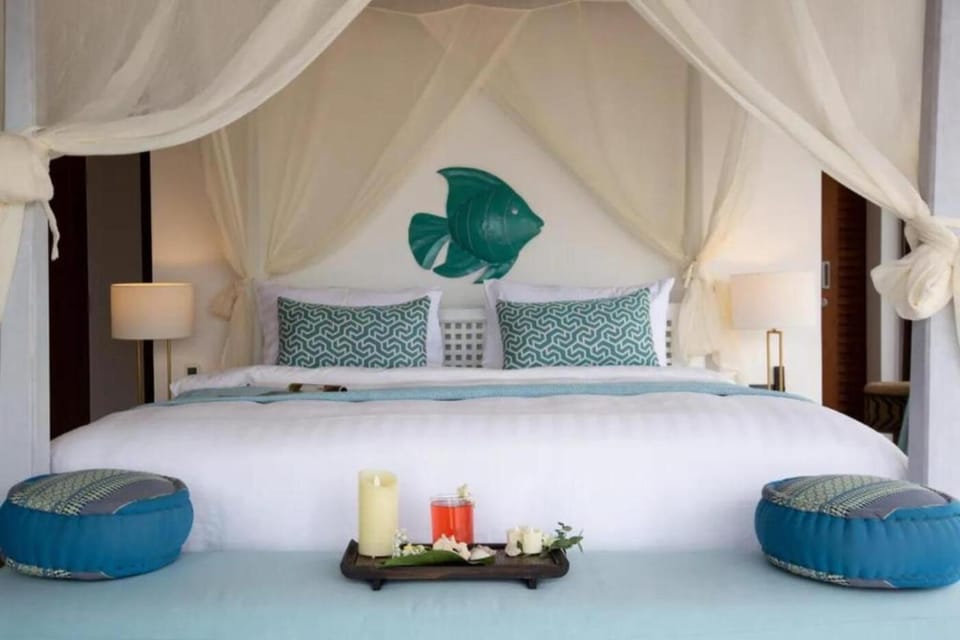 Bedroom, towels