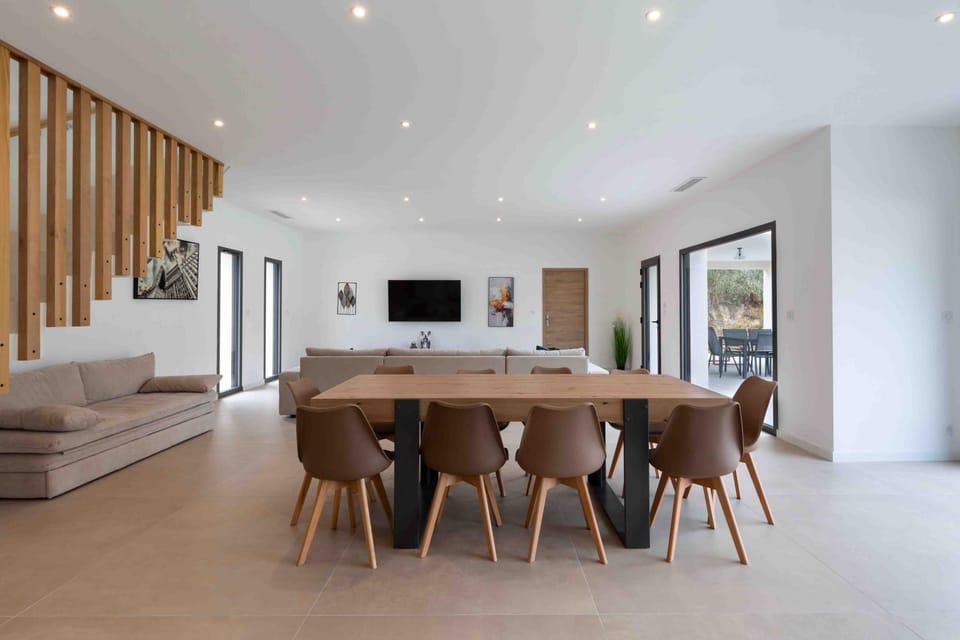 Living room, Dining area