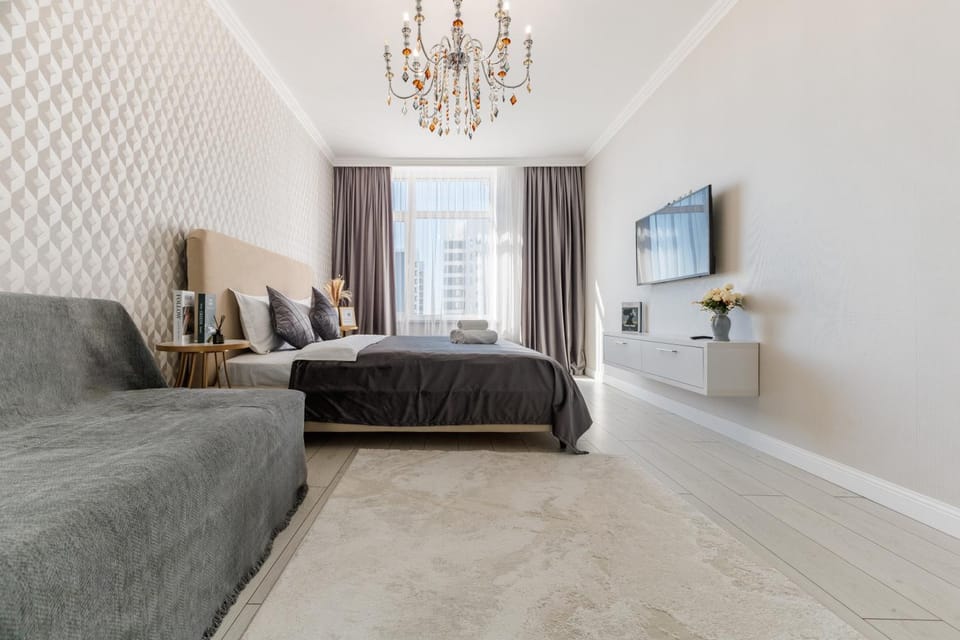 Bed, Photo of the whole room, Seating area, Bedroom