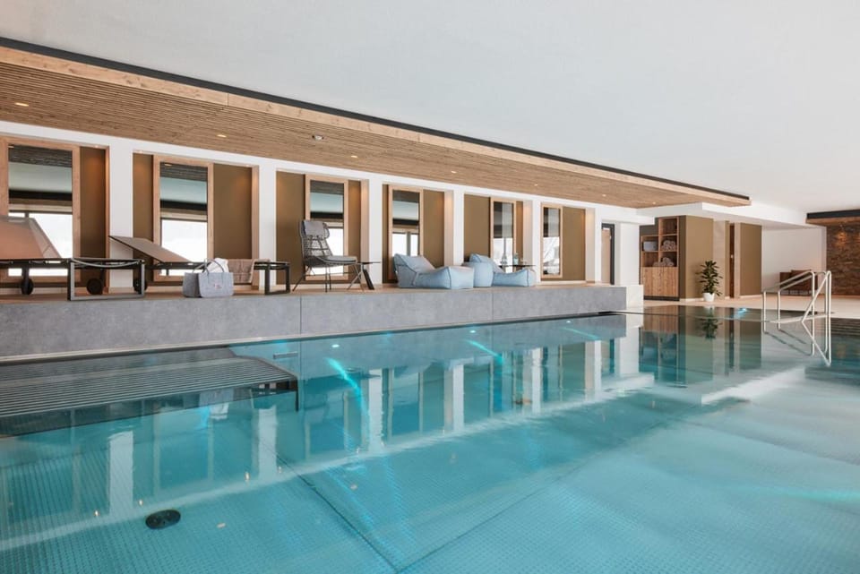 Swimming pool, Swimming pool