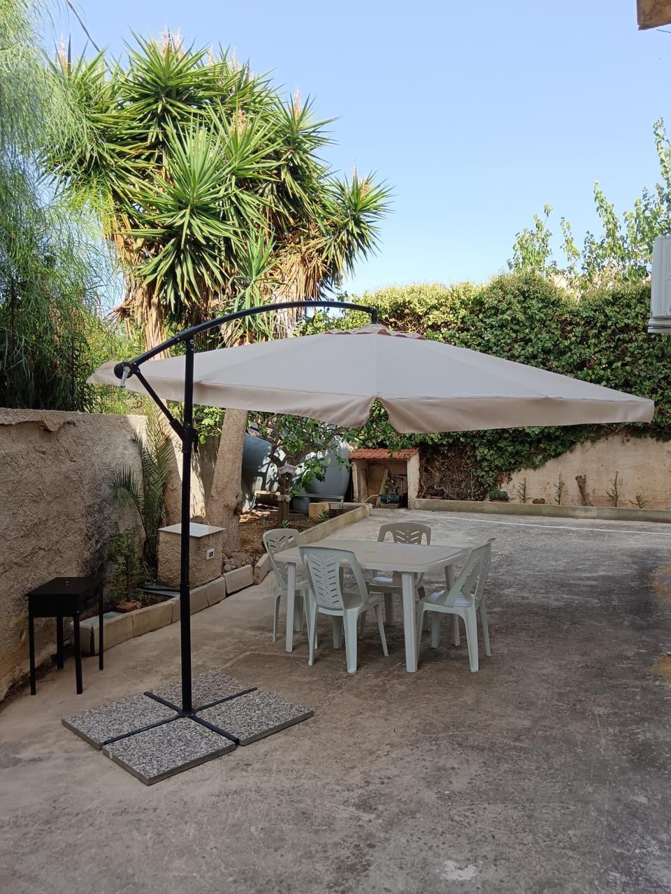 Dining area, Garden view