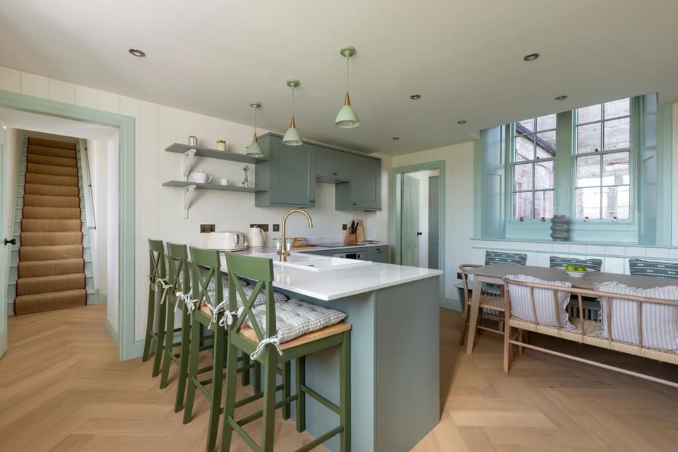 Dining area, kitchen