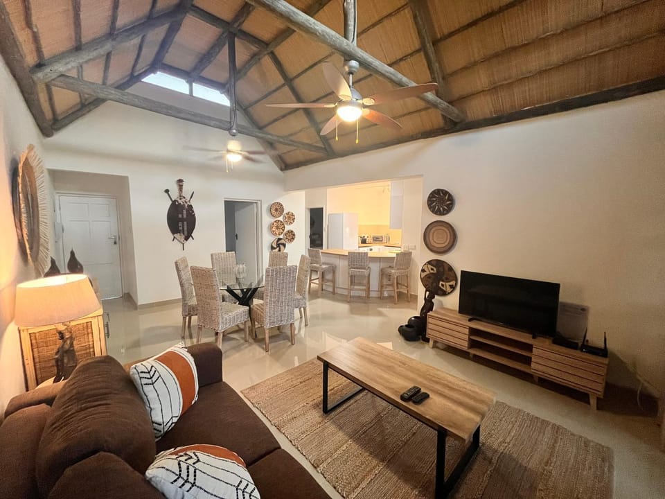 Living room, Seating area, Dining area, kitchen