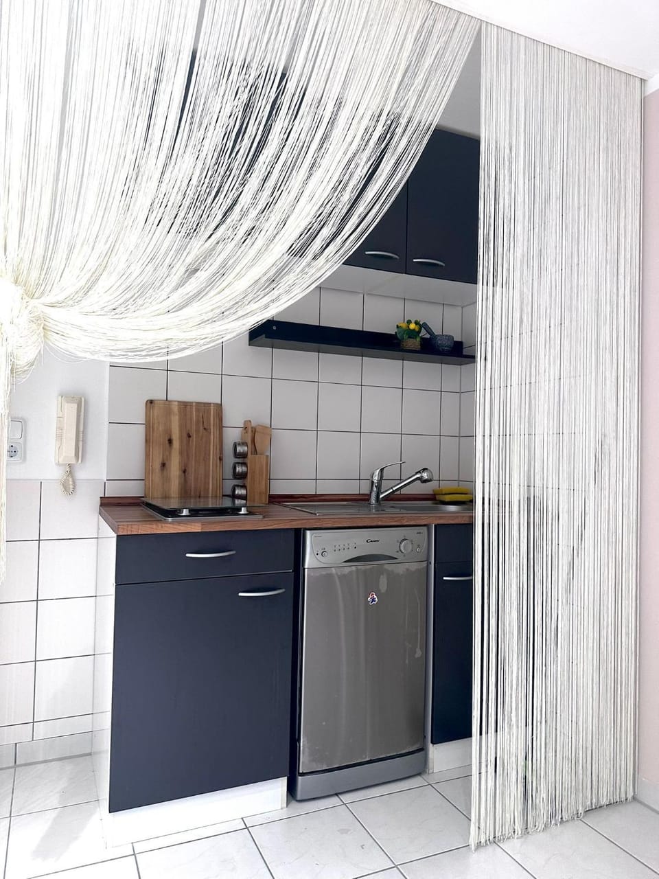 Kitchen or kitchenette, minibar, stove
