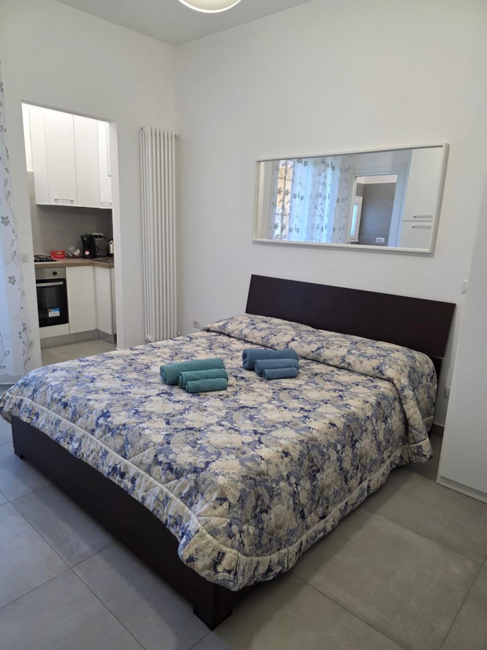 Bed, Kitchen or kitchenette, Photo of the whole room, towels