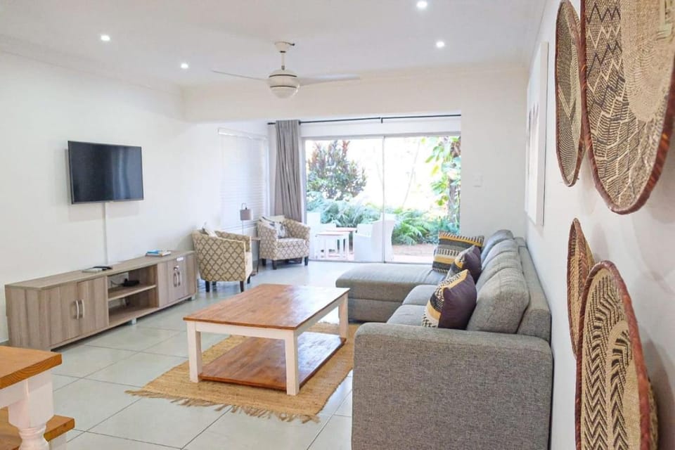 TV and multimedia, Balcony/Terrace, Living room, Seating area