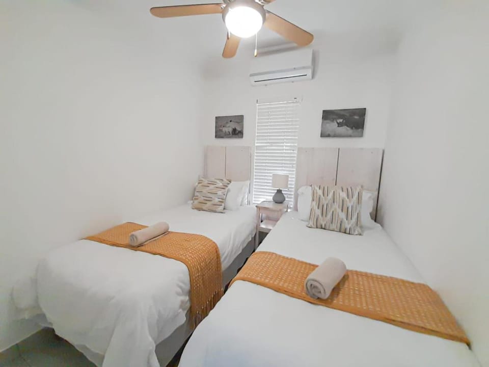 Bed, Photo of the whole room, Bedroom, wardrobe, air conditioner
