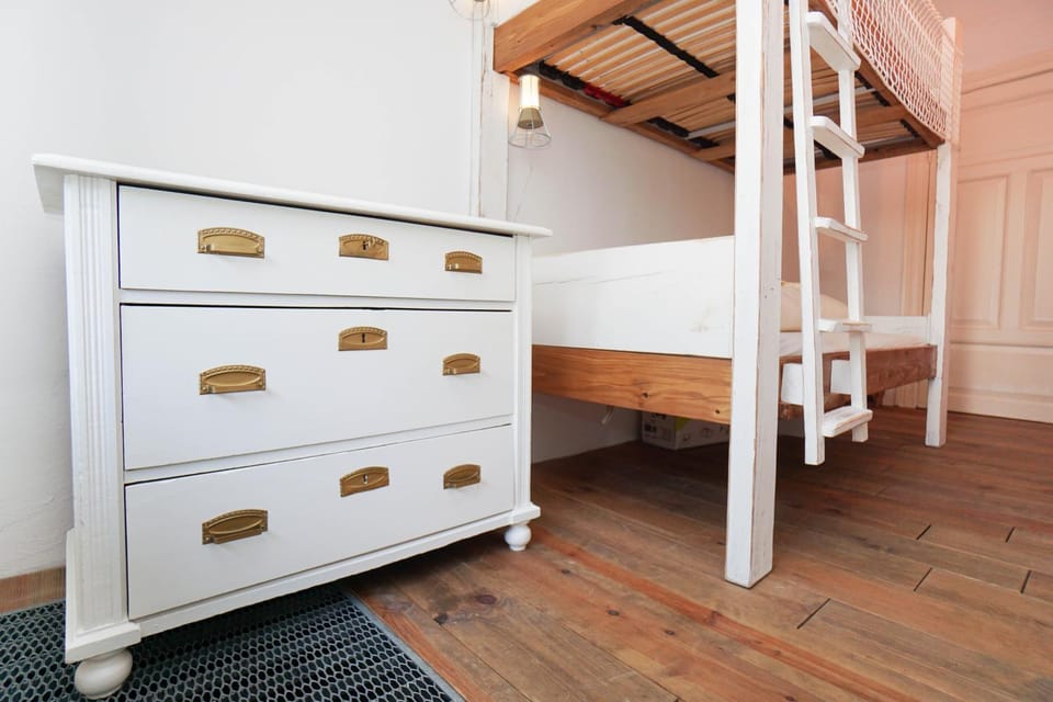 Bedroom, bunk bed