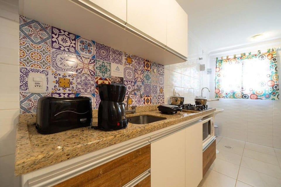 GRAMADO SOLAR REAL - 2 APTS de 2 quartos no mesmo prédio, cada um comporta até 7 pessoas - IDEAL PARA GRUPOS - central - IDEAL PARA ANDAR A PÉ, nesta plataforma desde janeiro de 2016, oferecemos CREDIBILIDADE - seu PET é bem-vindo - GARAGEM COBERTA Apartment in Gramado