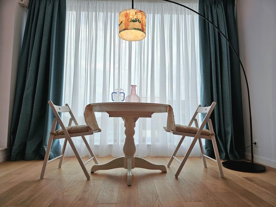 Seating area, Dining area