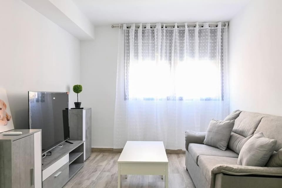 Communal lounge/ TV room, TV and multimedia, Living room, Evening entertainment