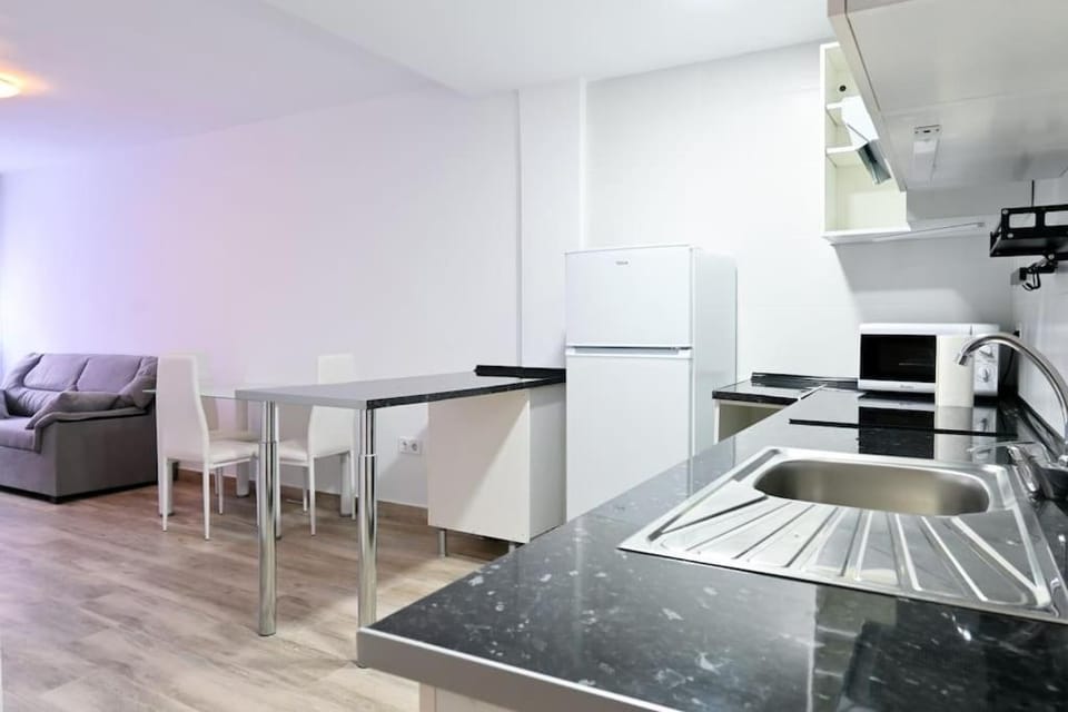 Kitchen or kitchenette, Dining area, oven, stove, toaster