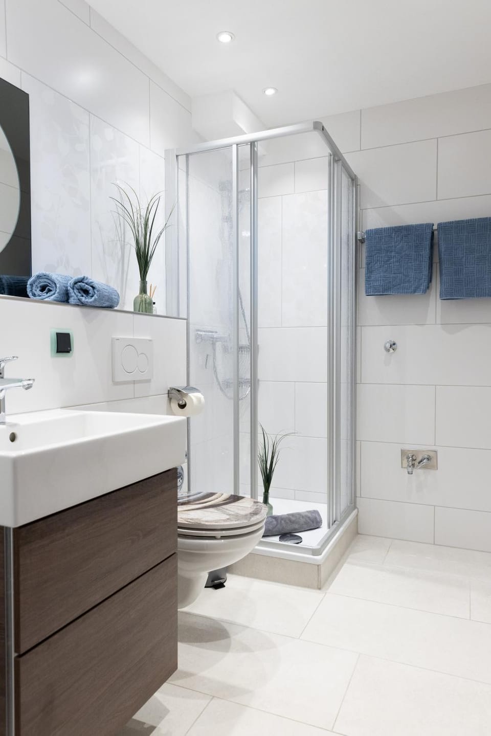 Bathroom, Living room