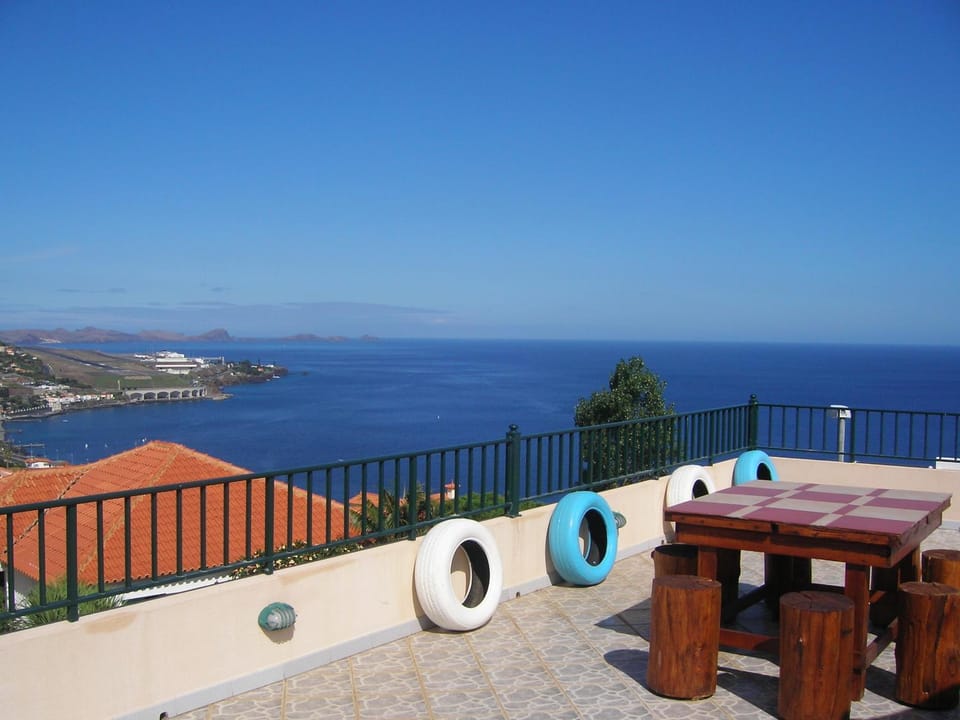 Residencia ANA Piso Um 1 Bed and Breakfast in Madeira District