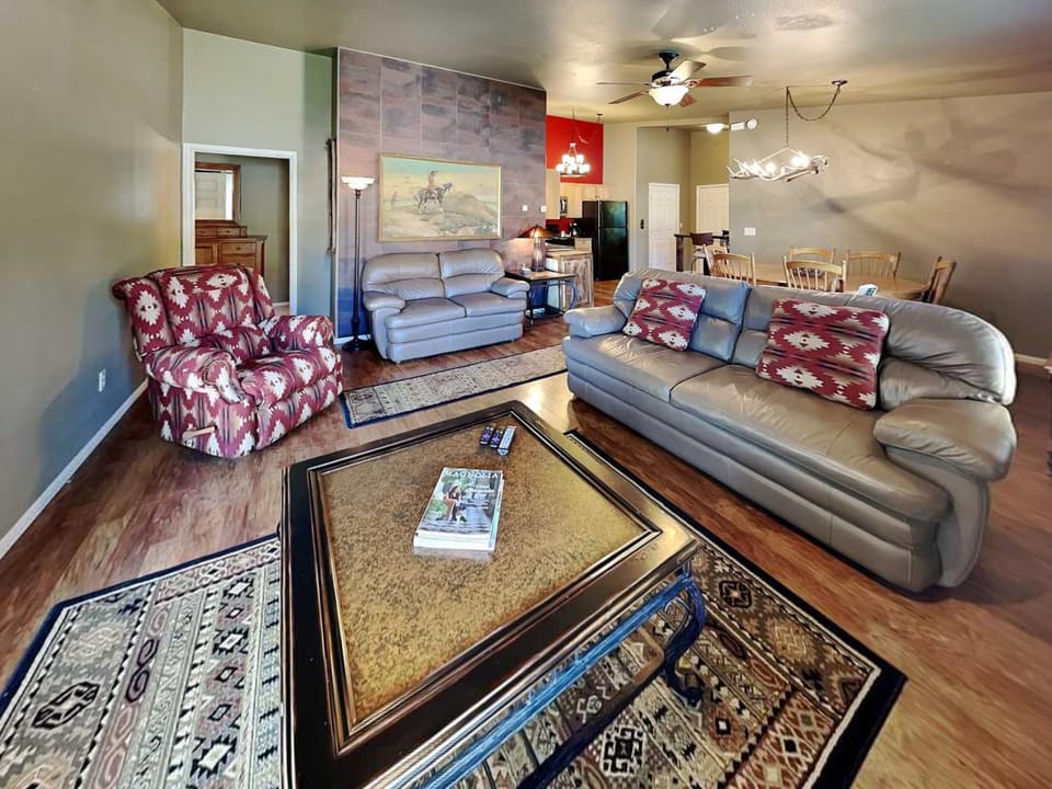 TV and multimedia, Living room, Seating area, Dining area, furniture