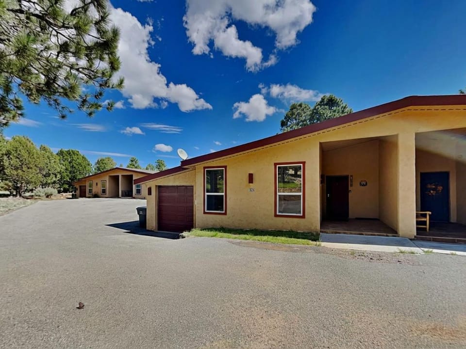 Property building, Facade/entrance, Parking
