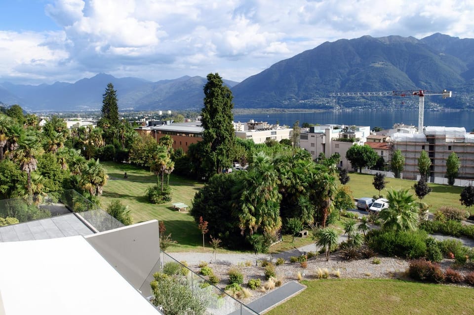 Garden, Lake view