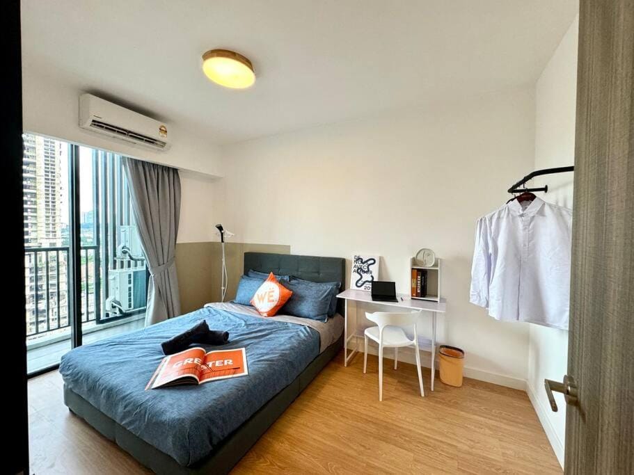 Bed, Photo of the whole room