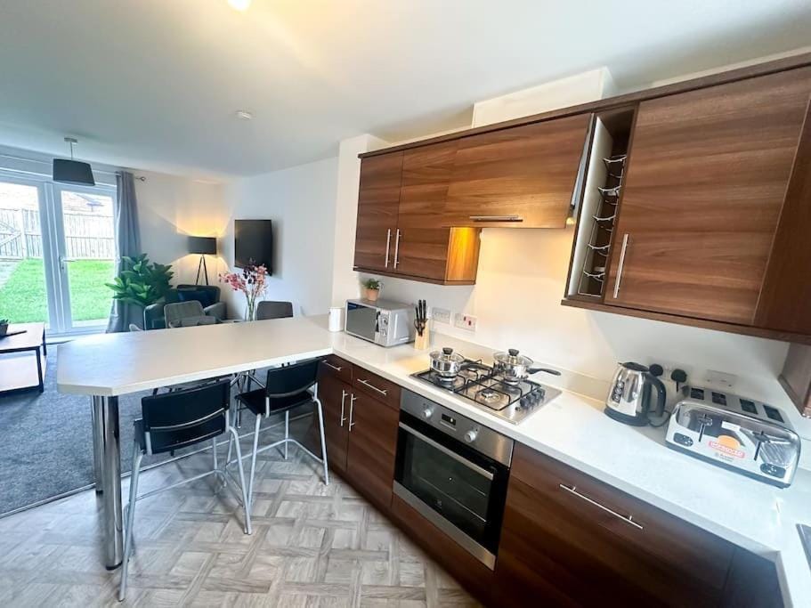 Kitchen or kitchenette, Dining area, stove, toaster