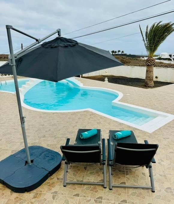 Pool view, Swimming pool, sunbed