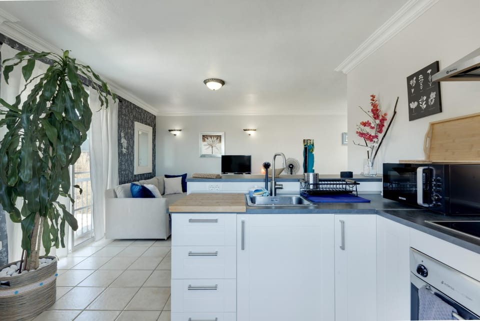 Property building, Kitchen or kitchenette, Living room