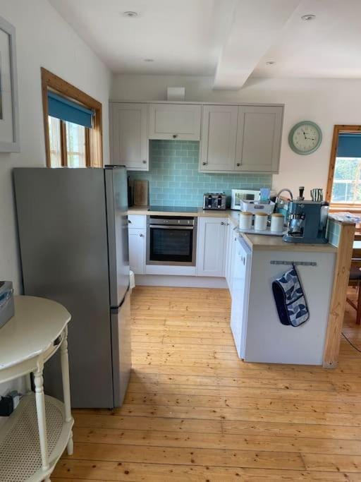 Kitchen or kitchenette, dishwasher, oven, pet friendly, stove, toaster