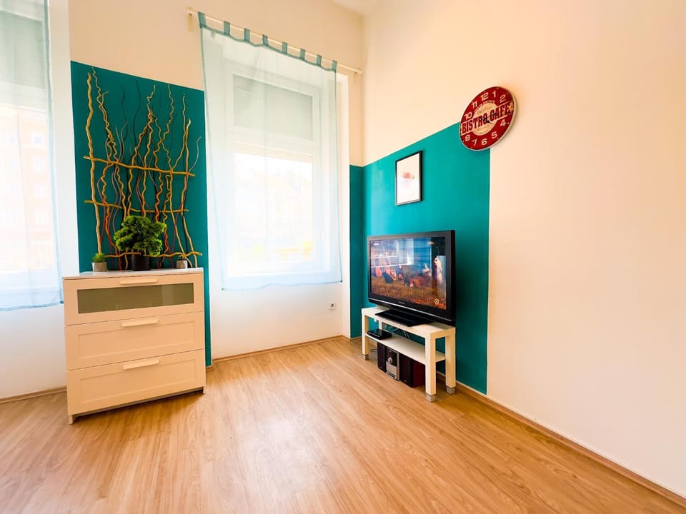 Communal lounge/ TV room, TV and multimedia