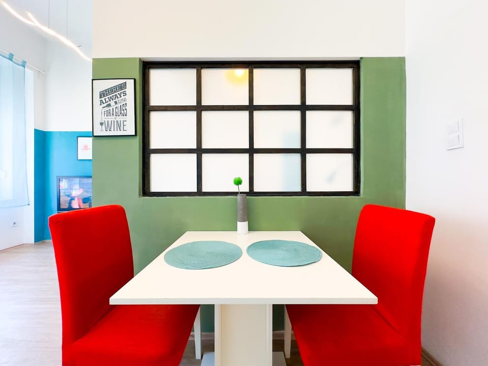 Seating area, Dining area