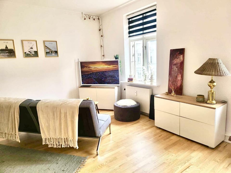 Communal lounge/ TV room, Living room