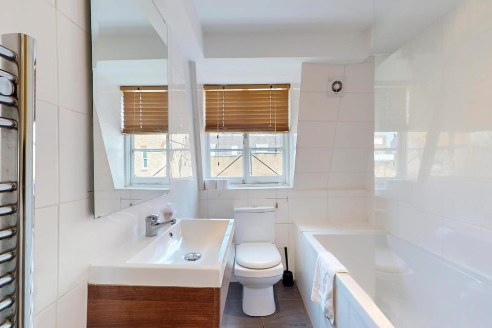 Toilet, Bathroom, Bath