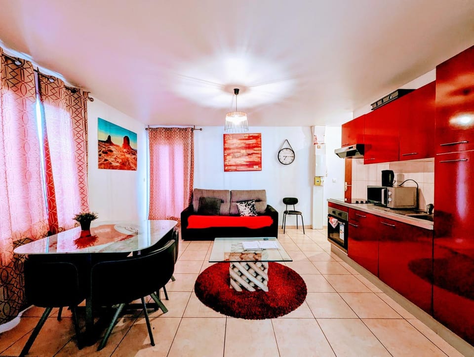 Communal lounge/ TV room, Living room, Dining area