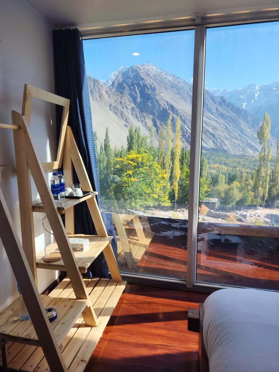 Bed, Day, Natural landscape, Living room, Photo of the whole room, Seating area, Bedroom, Mountain view