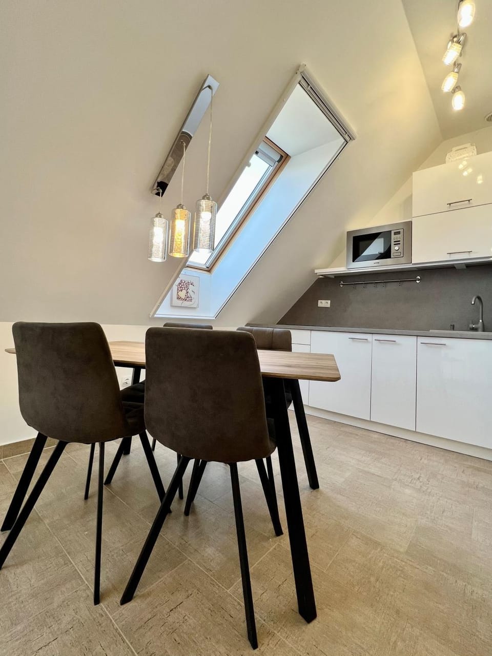 Kitchen or kitchenette, Dining area