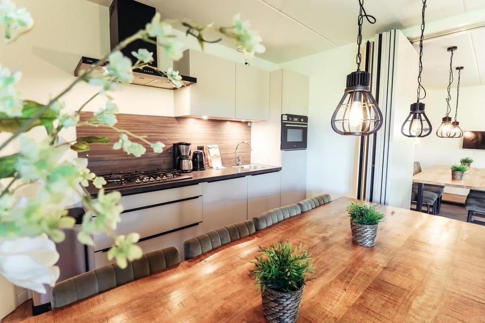 Veluwe Vallei 16-person bungalow Resort in Gelderland, Netherlands