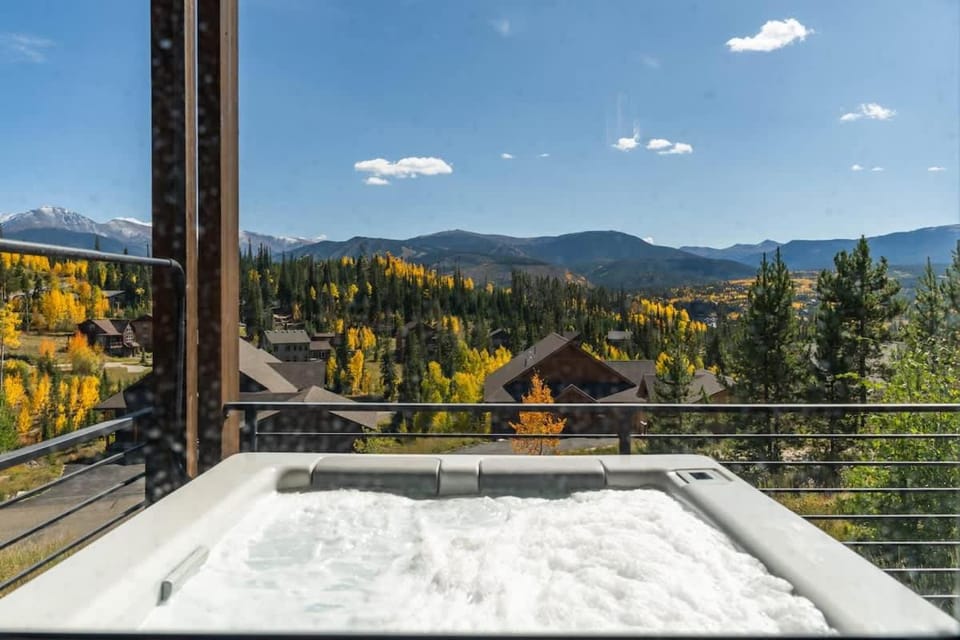 Peak View Paradise Chalet in Fraser