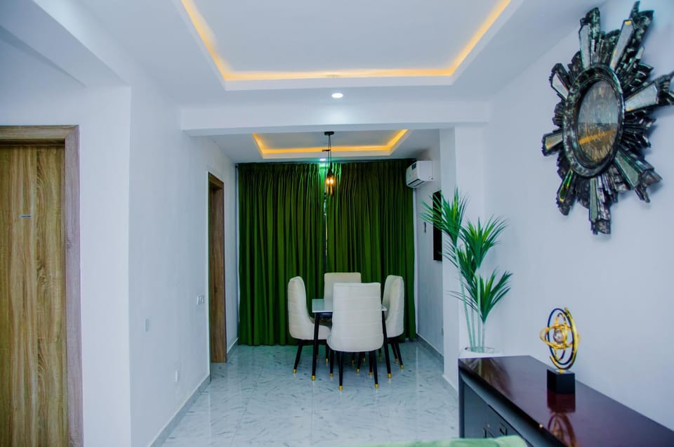 3 Bed Home Sleeps 6 - Garden Parking Wifi House in Nigeria