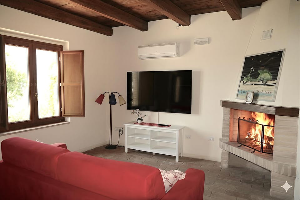 TV and multimedia, Living room, fireplace