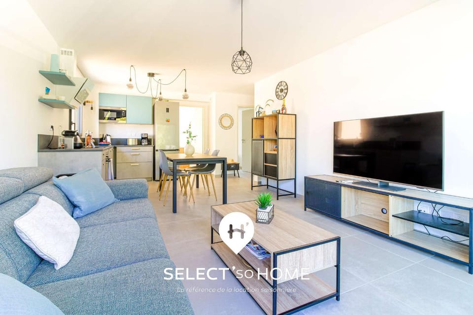 Communal lounge/ TV room, TV and multimedia, Kitchen or kitchenette, Living room, Seating area, Dining area