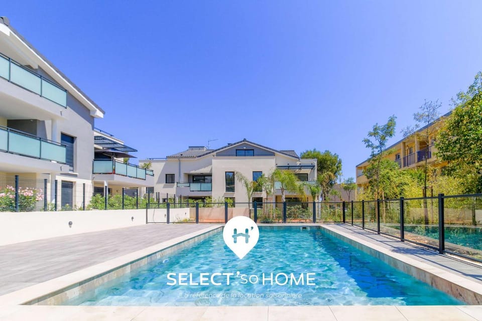 Property building, Day, Property logo or sign, Pool view, Swimming pool