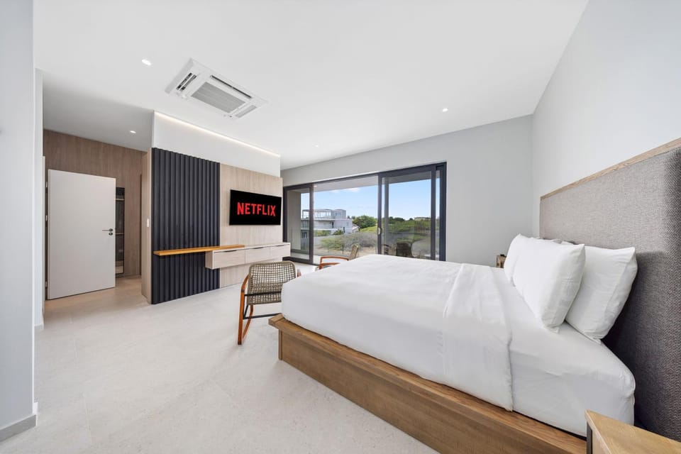 Bed, TV and multimedia, Photo of the whole room, Bedroom, air conditioner