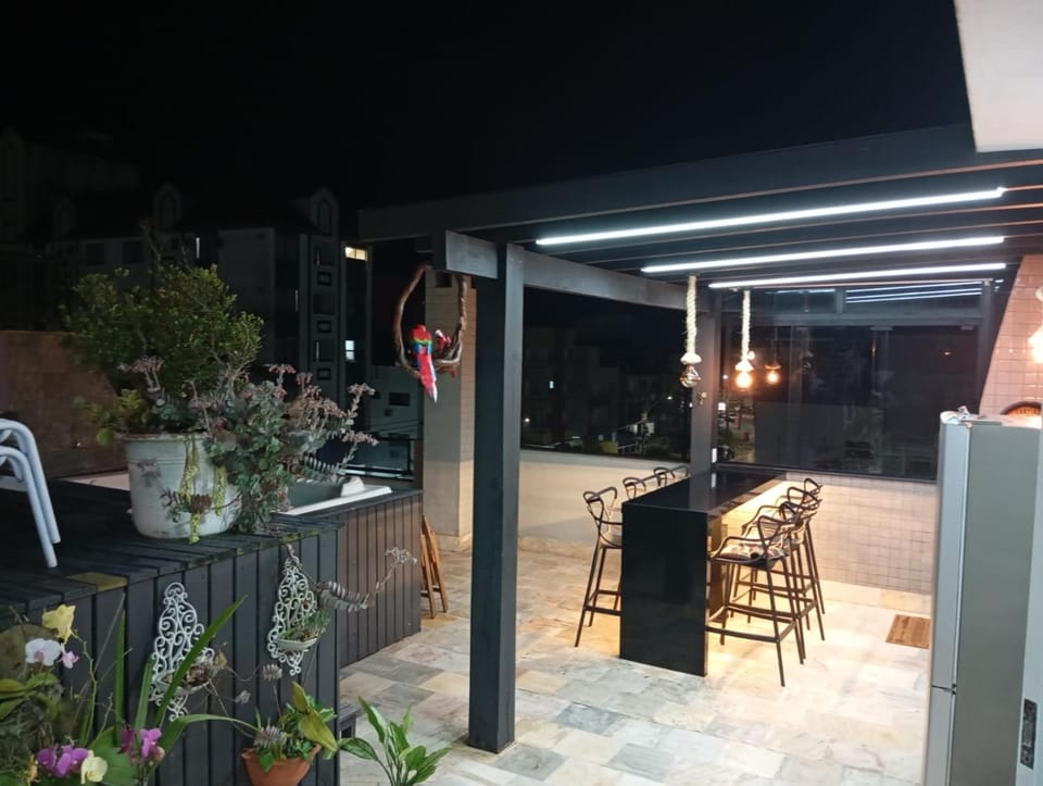 Cobertura com piscina privativa e jacuzzi na praia dos Ingleses! Venha curtir! Apartment in Florianopolis
